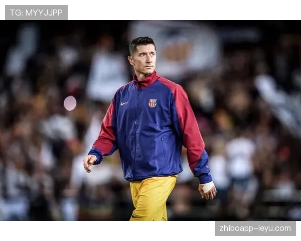 莱万多夫斯基诺坎普首秀引爆全场，巴萨开启新时代篇章