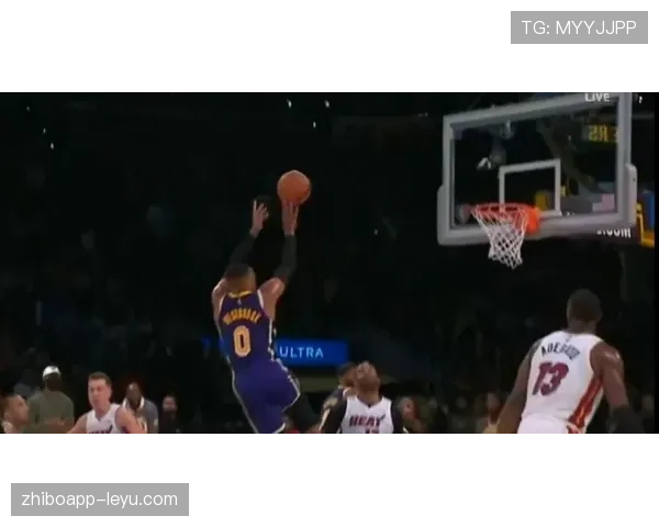 里德·谢泼德无球跑位明显提升三分命中率，助球队拉开攻防空间